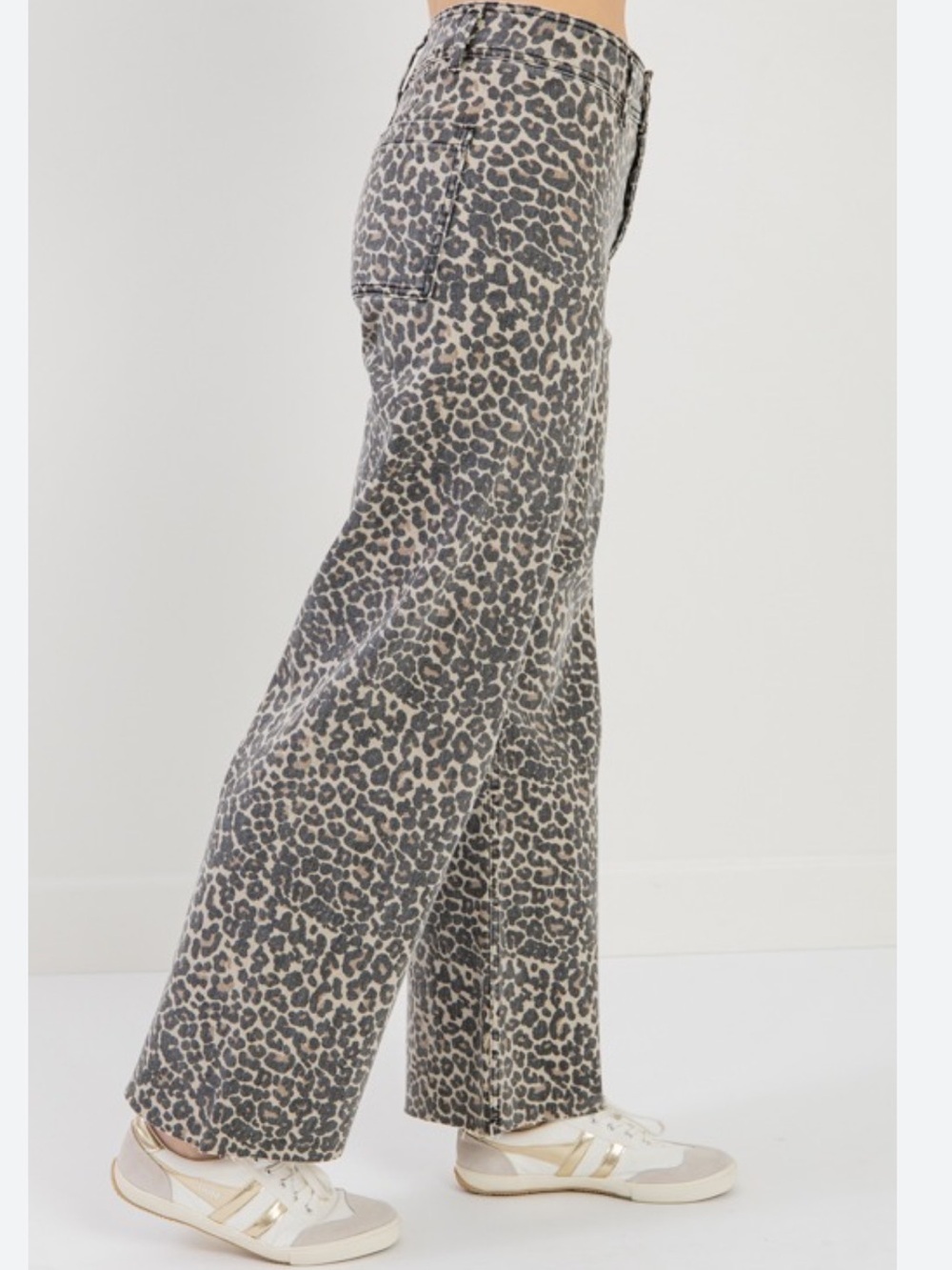 Ettelo Leopard Print Barrel Leg Denim Jeans Size 6 Animal Print Wide Leg - Picture 2 of 8